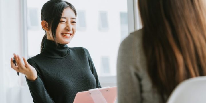 担当者と打ち合わせの様子