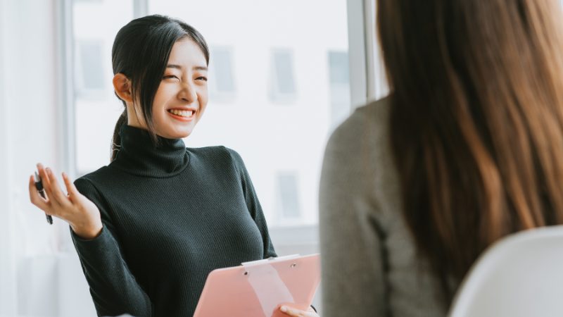 担当者と打ち合わせの様子