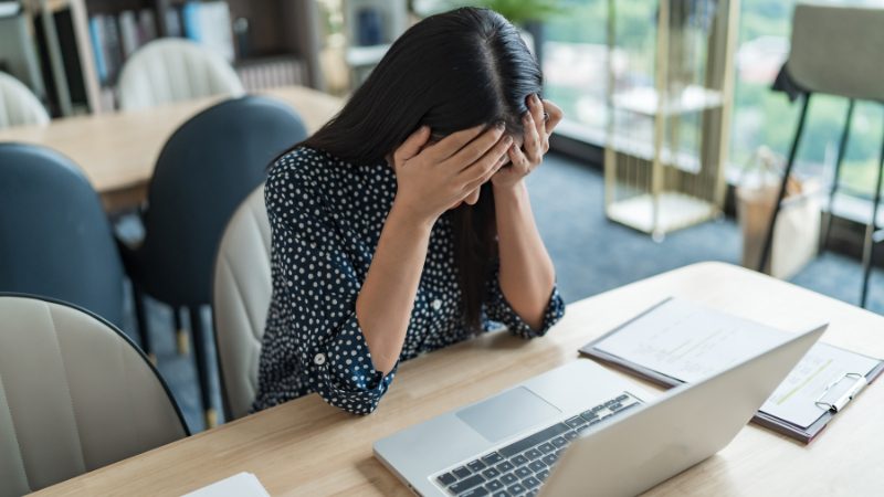 採用でトラブルに巻き込まれた20代の女性採用担当者