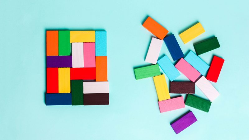 要素を分解する様子