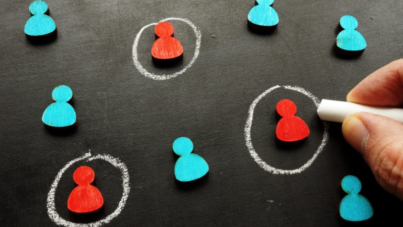 攻めた採用を行う様子